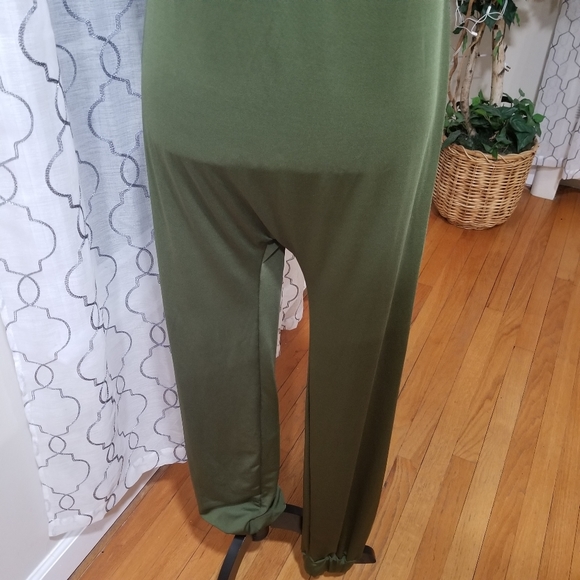 Jumpsuit Open on the Sides Without Sleeves Color Olive Green SIZE M. - Picture 6 of 17